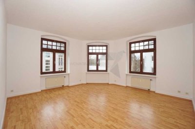 Romantische 3-Raum-Altbauwohnung mit Einbauküche