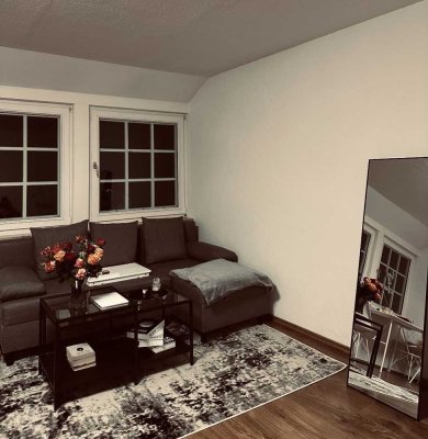 Schöne 2 Zimmerwohnung mit Einbauküche und Balkon; Zentrale Lage