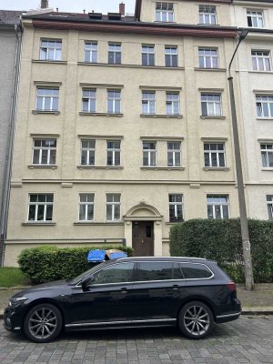 Wunderschöne Dachgeschoss Wohnung zu verkaufen in Leipzig!