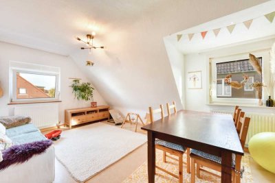 +++ Gemütlich im DG - Linoleumboden - EBK- & Möbel-Übernahme möglich - inkl. Gartenanteil +++