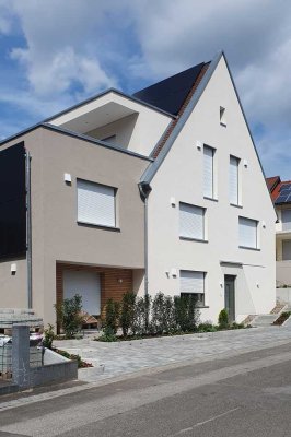 Energetisch sanierte 2-Raum-UG-Wohnung mit Terrasse und geh. Innenausstattung