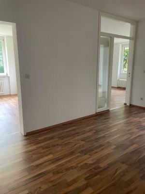 Schöne 4 Zimmerwohnung im Erdgeschoss