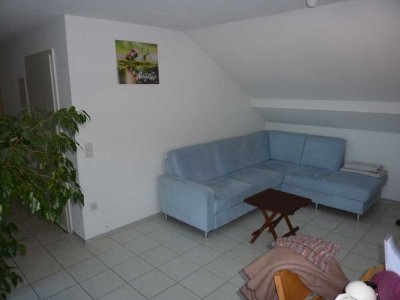 Freundliche Dachgeschosswohnung mit zweieinhalb Zimmern in Kleinwallstadt