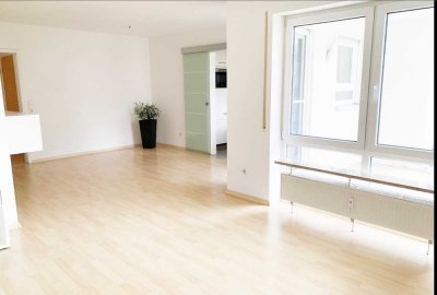 Helle 2-Zimmer-EG-Wohnung mit EBK in Neu-Ulm/Pfuhl