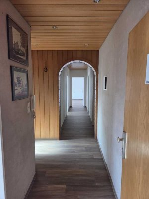 Großzügige Wohnung mit viel Platz - inkl. 2 Keller und ca. 70 m² Balkonflächen