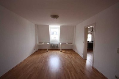 6 Zimmerwohnung -- Altbau -- Von Privat