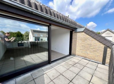Stilvolle, vollst. renovierte 1-Raum-Dachgeschosswohnung mit geh. Innenausstattung mit Balkon