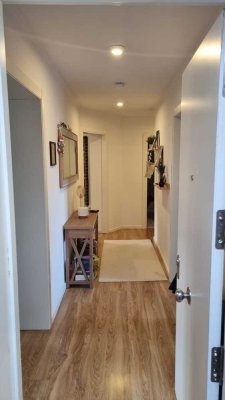 Attraktive 4-Zimmer-Dachgeschosswohnung mit Einbauküche und Südbalkon im Zentrum von Halle!