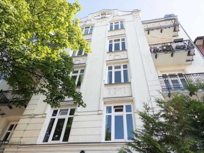 RESERVIERT!! Stilvoll wohnen im Altbau – Mit Balkon ins Grüne