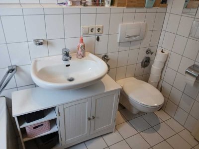 Helle 2-Zimmer-Wohnung mit Balkon und EBK in Steinen