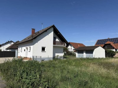 Bieterverfahren: Einfamilienhaus, großer Garten, 3 Garagen, Top Lage