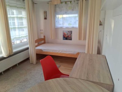 Freundliche und neuwertige 1,5-Raum-Souterrain-Wohnung mit EBK in Krauchenwies