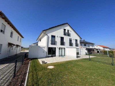 DHH in KfW-40-Plus (!) Energiestandard - hell und großzügig mit 2 Bädern