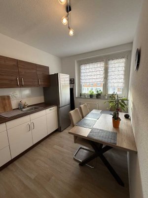 Helle 2-Zimmer-Wohnung mit Balkon und EBK in Magdeburg Neustädter Feld