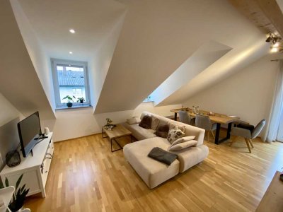 3-Zi.-DG-Whg. mit Balkon und sep. Essküche, Bj. 2013; Parkett, FBHZ, direkt in Odelzhausen