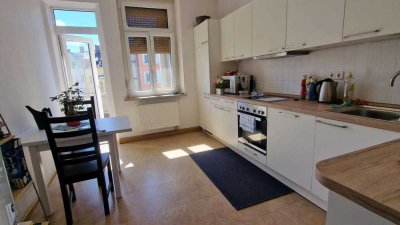 Charmante 4-Zimmer-Altbauwohnung mit hochwertiger Einbauküche und Balkon