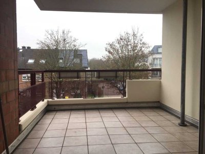 Schöne helle Wohnung mit großem Balkon