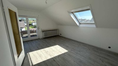 Helle, renovierte 2-Raum-Dachgeschosswohnung mit Balkon in Baden-Baden/Haueneberstein