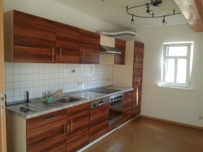 Sehr gemütliche Dachgeschosswohnung, 2 Zimmer, Küche mit EBK, TG-Bad