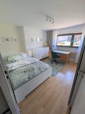 voll möblierte helle und ruhig gelegene Souterrain Wohnung