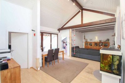 Lichtdurchflutete Dachgeschosswohnung mit Terrasse und TG-Stellplatz in Olching!