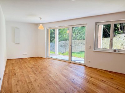 Wohnen am Schlosspark: Neubau 3-Zimmer Wohnung mit Garten