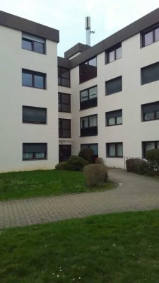 Frisch renovierte 4 Zimmer-Wohnung mit großem Balkon