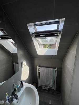 Nur Tauschwohnung: Charmante 2-Zimmer-Dachgeschosswohnung mit Einbauküche, separatem WC und Dusche