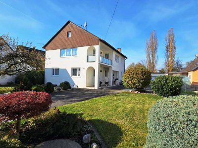 Geisenfeld! Wohnhaus mit Holzkamin, Freisitz, Nebengebäude, 2 Garagen, Keller und großem Garten!