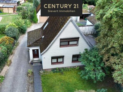Einfamilienhaus mit Nebengebäude und Garage