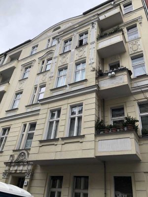 Provisionsfrei! Charmante 3 Zimmer Altbau im Helmholtzkiez.