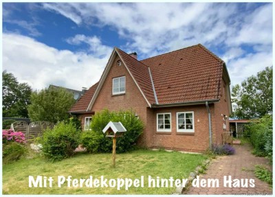 Husum 10 Autominuten: Solides Friesenhaus mit großer Garage und Pferdekoppel in ruhiger Dorfrandlage