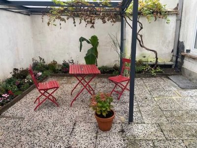 ruhige 2 Zimmerwohnung mit Hinterhofterrasse, ideal für Person mit Spaß an Pflanzen