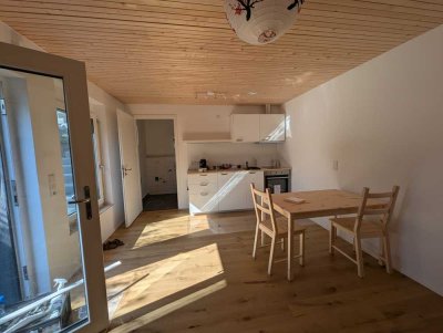 Lichtdurchflutete Neubauwohnung (KfW 40+) im Souterrain - bevorzugt an Wochenendpendler