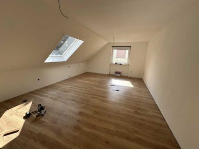 Frisch sanierte helle DG-Wohnung in ruhiger Lage von Neu-Edingen - 76qm, 3 Zimmer