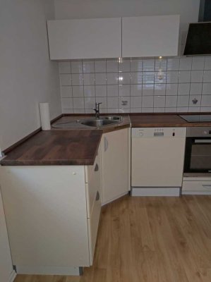 Reserviert: Opt. aufget. ren. 2-Zim.-Whg. inkl. gr. Wohn-Küche (inkl. Küchenzeile) ideal f. Singles