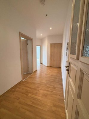 ** Wohlfühlen garantiert ** HELLE 2-RWG MIT EINBAUKÜCHE, AUFZUG, BAD MIT DUSCHE ** WE 11 **