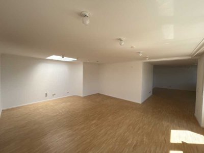 Sonnige & schöne Penthouse-Wohnung über den Dächern & der City von Waiblingen, gehobene Ausstattung