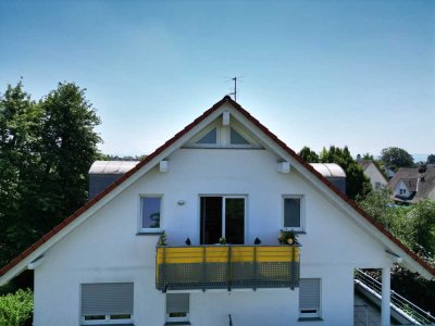 Lichtdurchflutete 3,5 Zimmer Maisonette-Wohnung mit Balkon und 2 TG-Stellplätzen