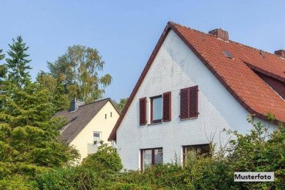 Einfamilienhaus mit Doppelgarage