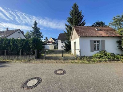 Ein Haus mit viel Potential! Einfamilienhaus mit Doppelgarage, tollem Garten und Backhiesli.