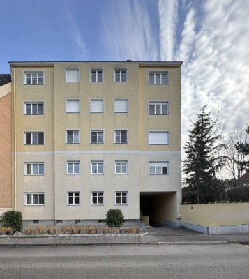 Traumhafte 3-Zimmer-Wohnung im Dachgeschoß, teilmöbliert, mit Loggia und Garage! Sofortbezug !