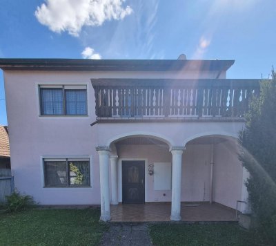 Schönes Einfamilienhaus mit Garten, Terrasse, Balkon und Garage