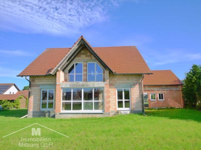 Rohbau Einfamilienhaus mit Doppelgarage in sonniger u. ruhiger Lage von Berching/Wallnsdorf
