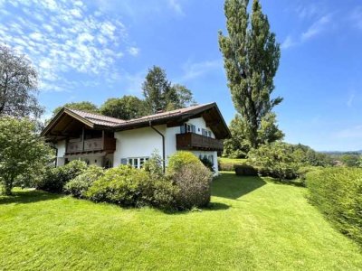 Landhausvilla auf großem Grund in Panoramalage