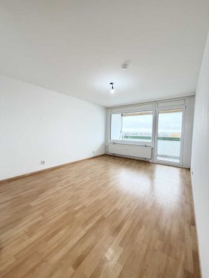 FREIE 2-Zimmer-Wohnung mit Balkon, Aufzug und Keller in Laatzen!
