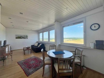 *TOP* voll möbliertes, ruhiges u. helles Penthouse-Apartment m. traumhaften Ausblick (n.f. SINGLES)