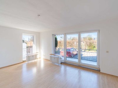 Renovierte 2-Zimmer-Wohnung mit zwei Balkonen, Stellplatz und einem Garten