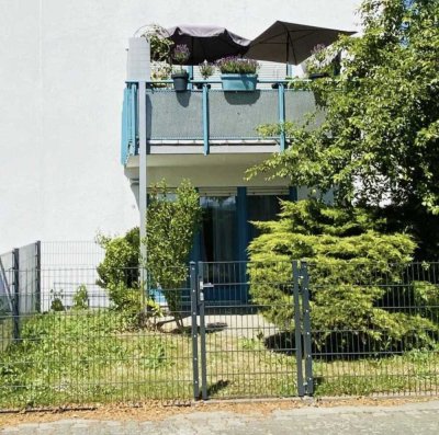 Exklusive, vollständig renovierte 2-Zimmer-Wohnung mit Balkon und EBK in Osthofen