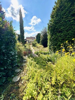 Zwei charmante Häuser auf großem Grundstück in Kriftel am Taunus